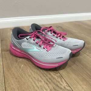 Brooks ghost 14 women’s running shoes - size 5.5